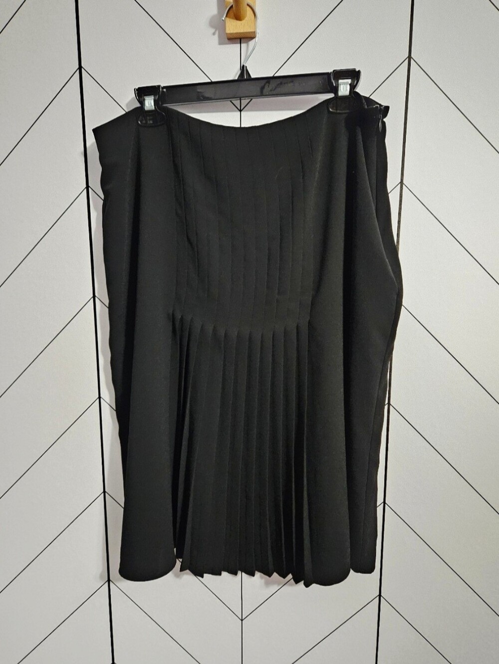 Lauren Ralph Lauren Black Pleated Midi Skirt, Size 12